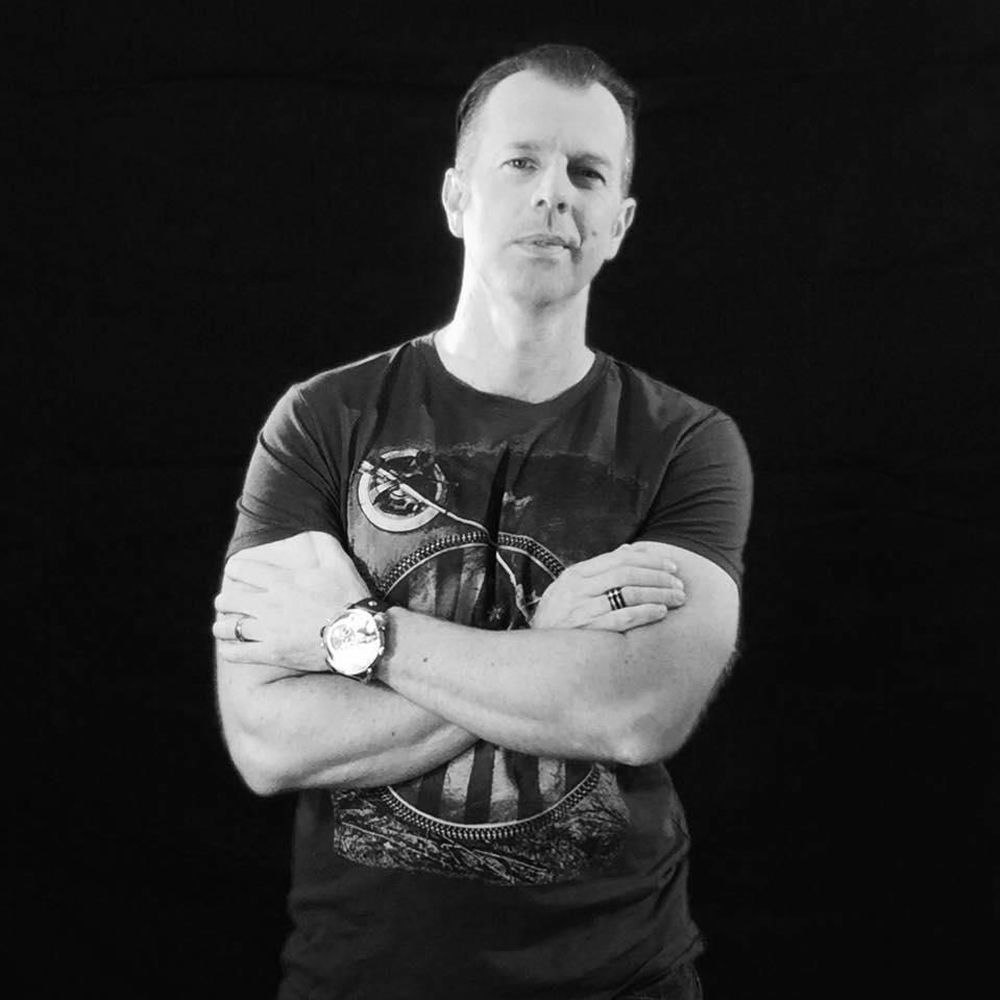 Tom Snare profilképe