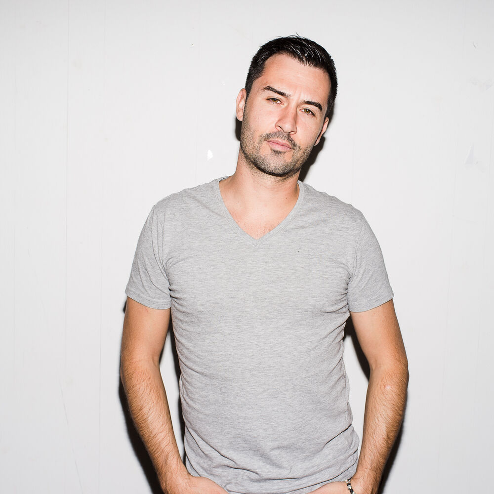Yves Larock profilképe
